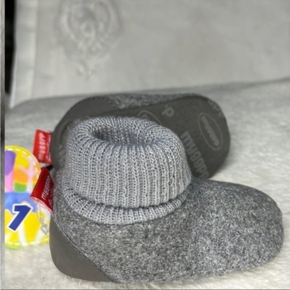 Light Gray Fleece Baby‎ Booties - Size 1 (0-6 Months)! - Picture 2 of 7
